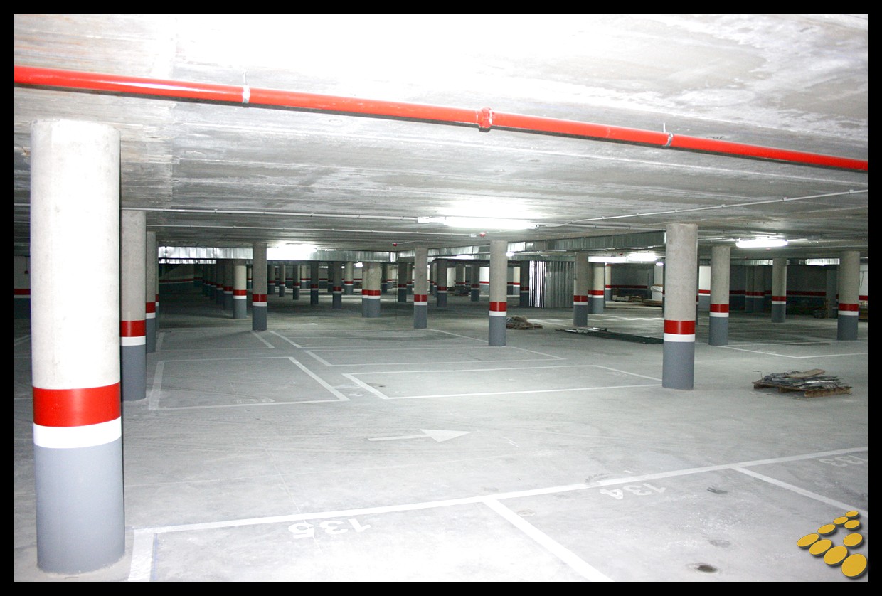 Reparación de revestimientos y pintura epoxi en suelos de garaje tras inundaciones