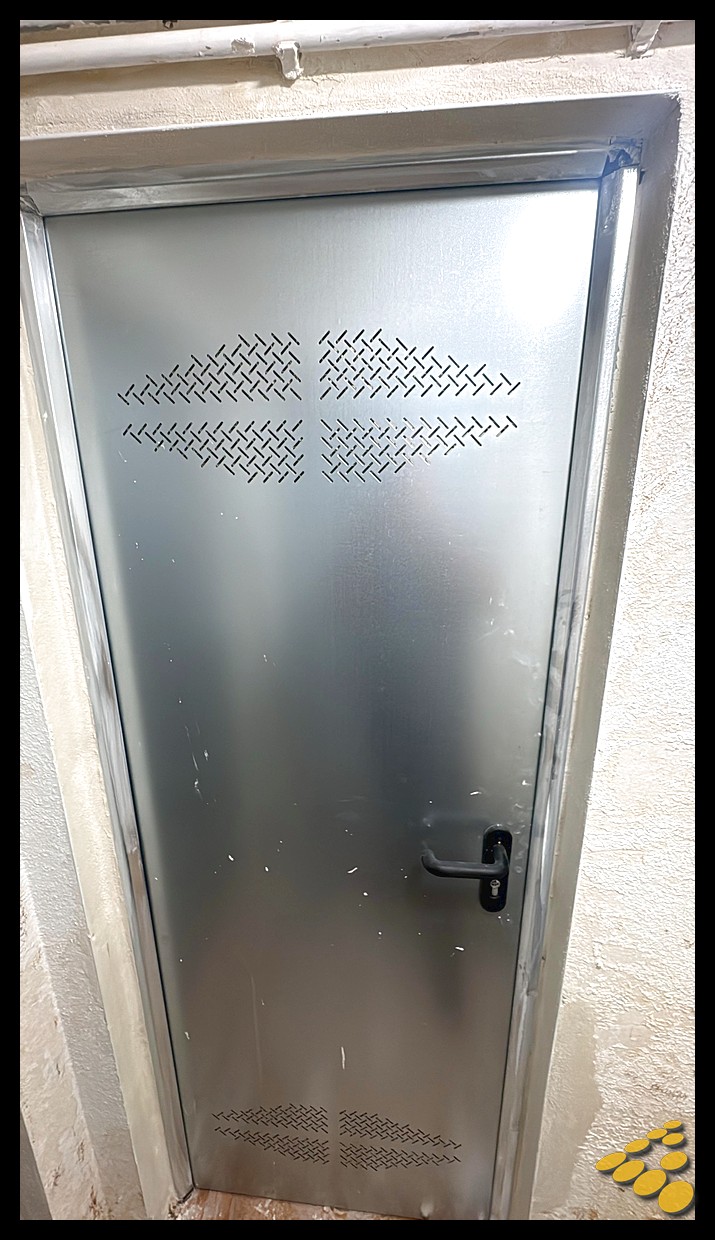 Retirada de lodos, limpieza de suelos y saneamiento de paredes en parking comunitario