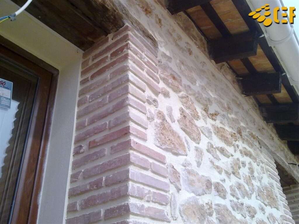 Recuperación de paramentos de piedra en muros de carga en vivienda antigua rehabilitada