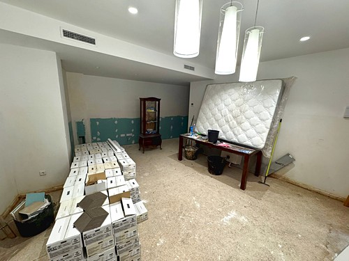 Estado inicial de vivienda en bajo afectada por inundación de octubre de 2024 en Aldaia