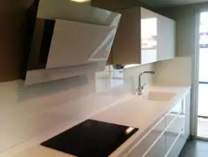 Cocina de diseño realizada en la Avenida de Francia de Valencia