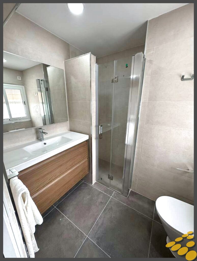 Diseño equilibrado y elegante con materiales duraderos